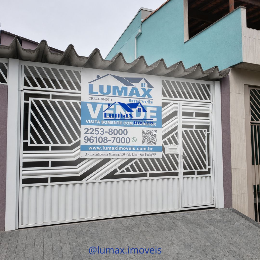 Casa térrea reformada com 3 dormitórios e 2 vagas